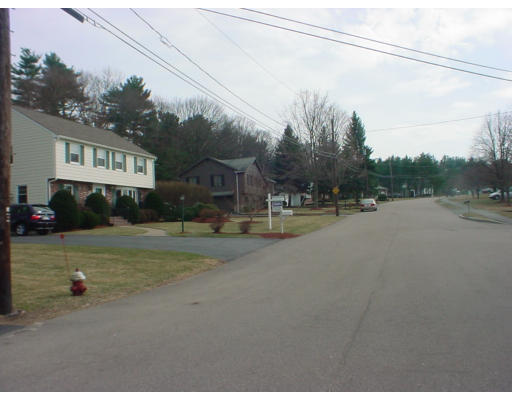 54 Kings Road Canton, MA 02021 - Photo 3 of 11 Gallery Image 3