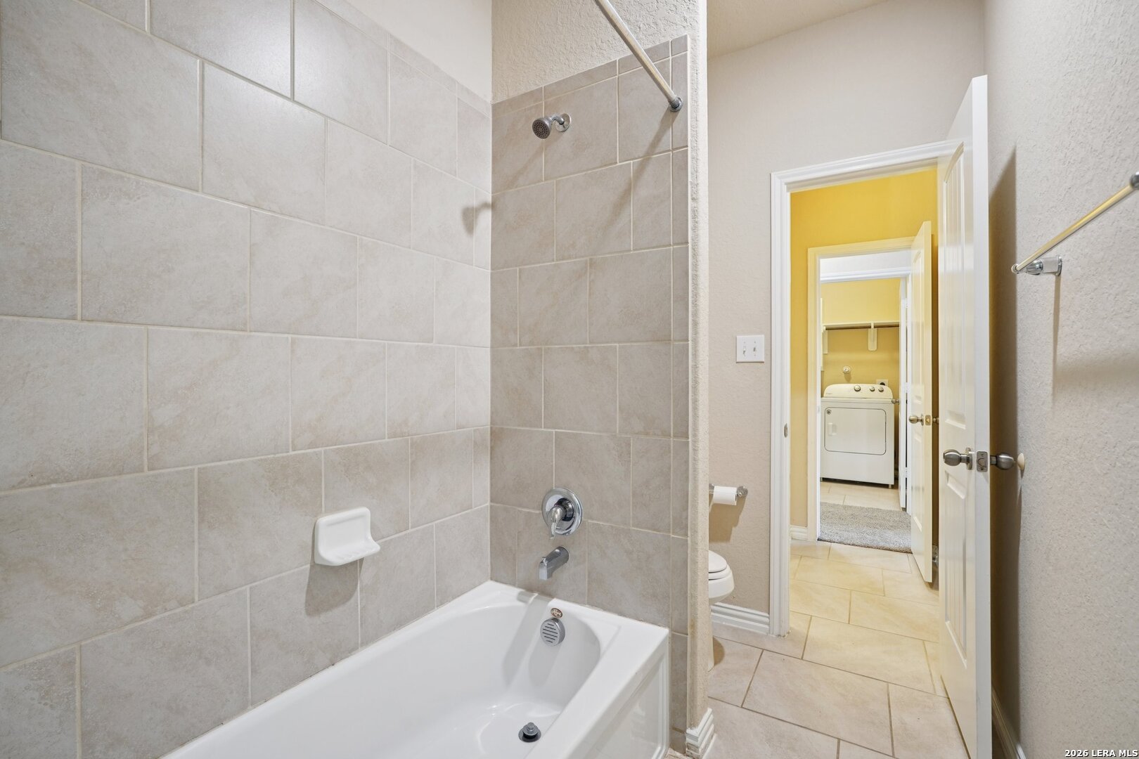 8722 Study Butte San Antonio, TX 78254 - Photo 27 of 40 a bathroom with a bathtub