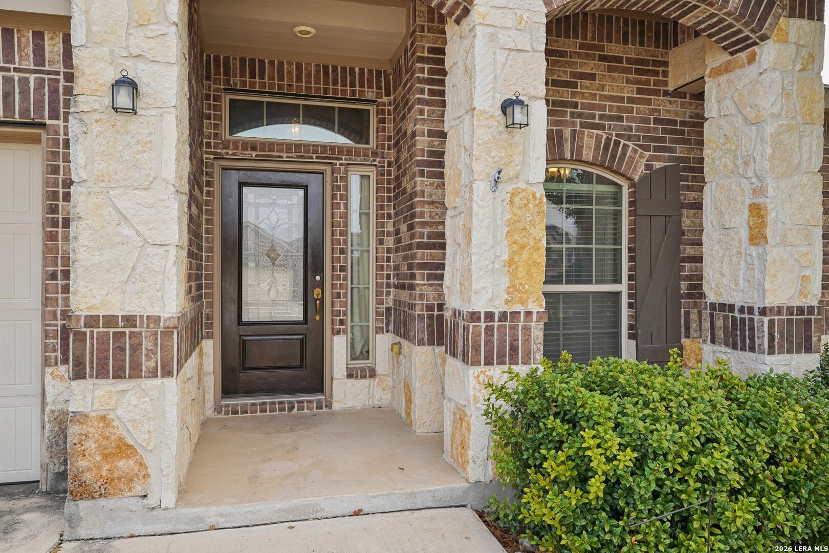 8722 Study Butte San Antonio, TX 78254 - Photo 4 of 40 a front view of a house with a garage