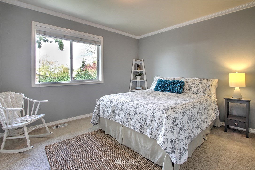 2018 Northeast 24th Place Renton, WA 98056 - Photo 18 of 20