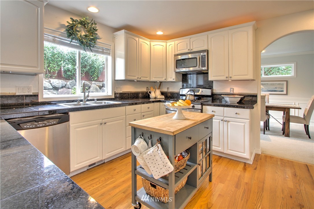 2018 Northeast 24th Place Renton, WA 98056 - Photo 8 of 20