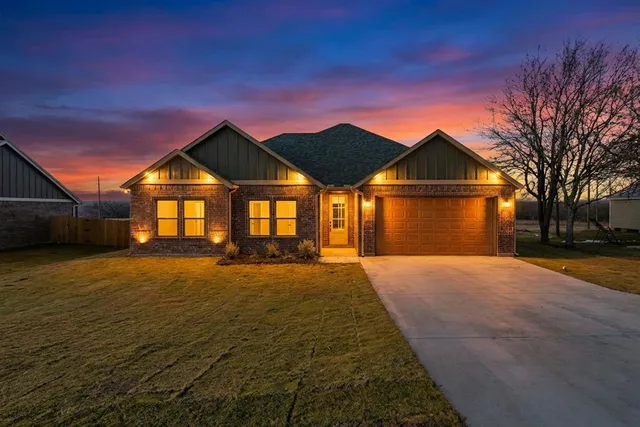 $325,000 | 494 Cumberland Trail, Jacksboro, TX 76458