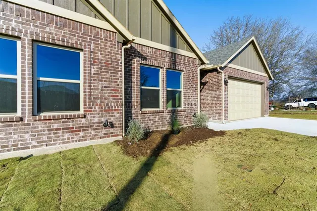 $325,000 | 494 Cumberland Trail, Jacksboro, TX 76458