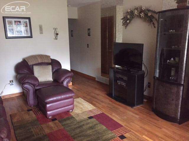 4423 Van Slyke Road Flint, MI 48507 - Photo 3 of 18 21189592-2.JPG