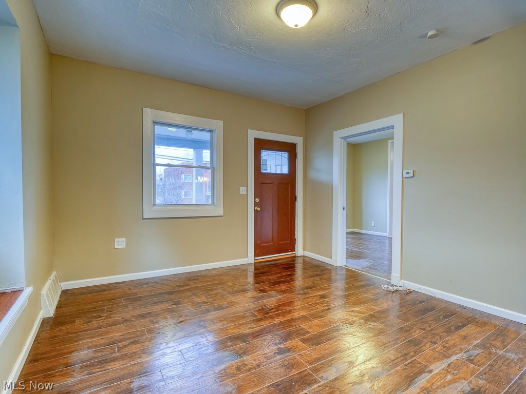 5227 Lee Road Maple Heights, OH 44137 - Photo 10 of 25 Gallery Image 10