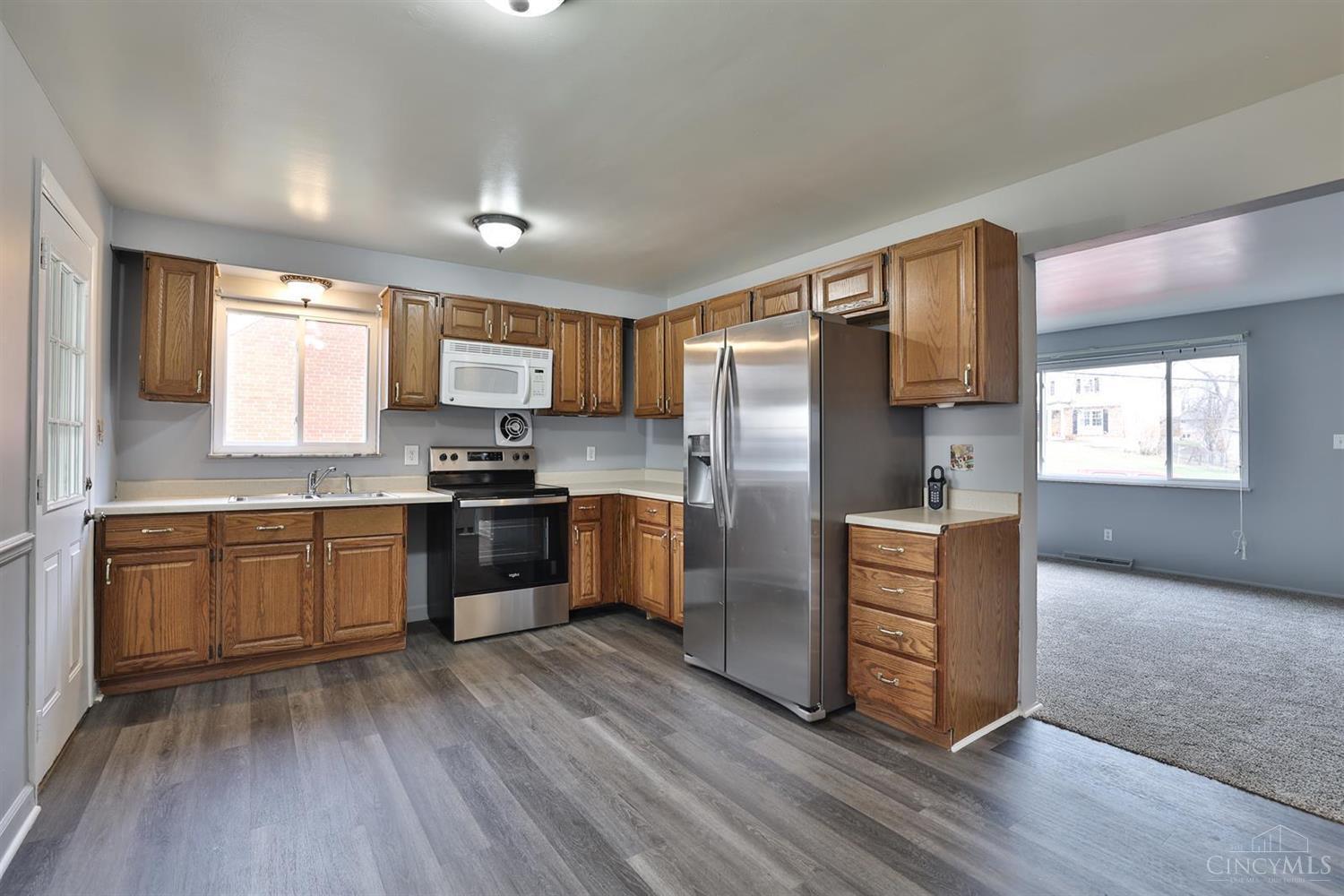 10669 Plainfield Road Sharonville, OH 45241 - Photo 9 of 29