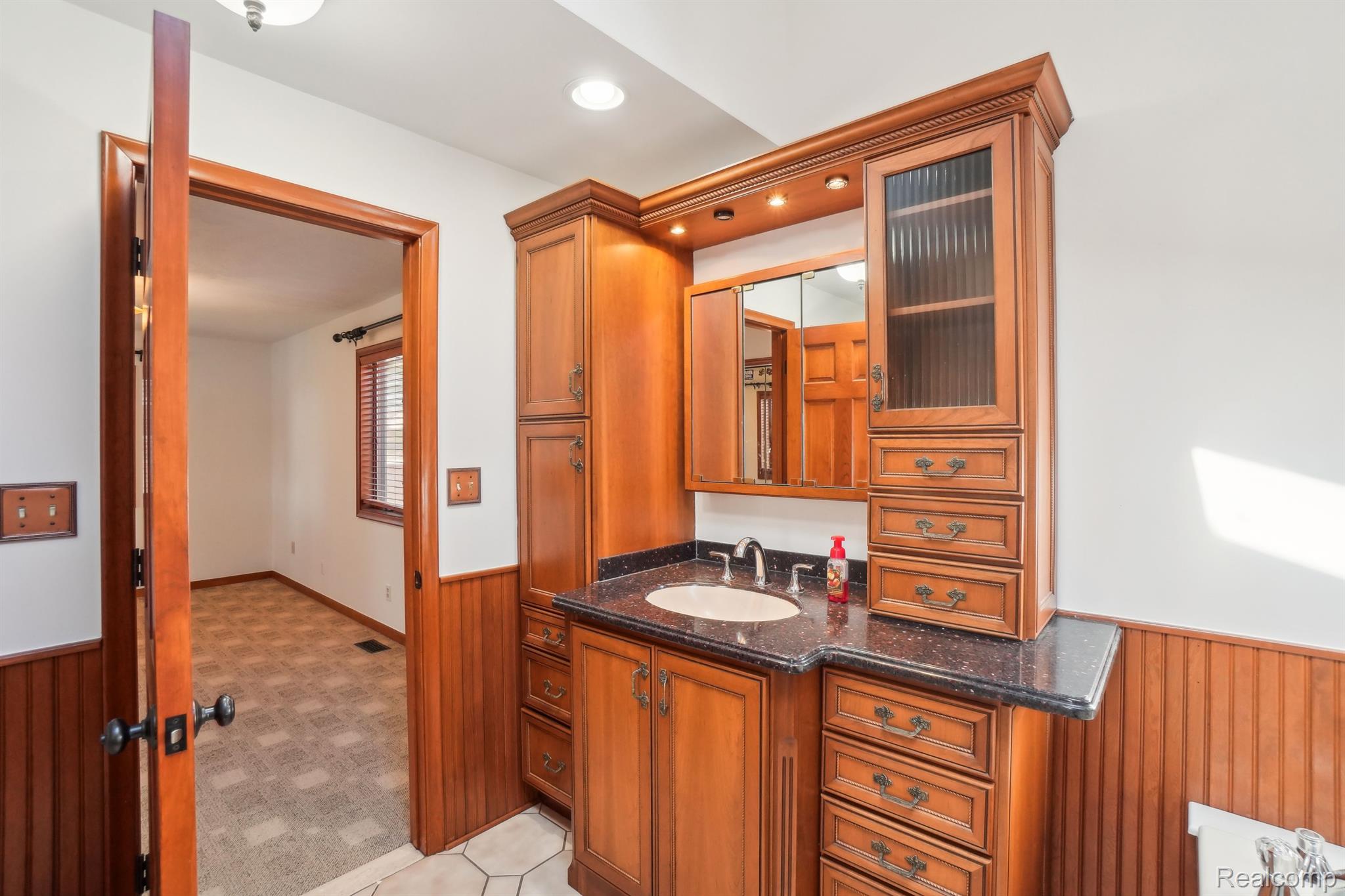 3641 Mann Road Clarkston, MI 48346 - Photo 13 of 61