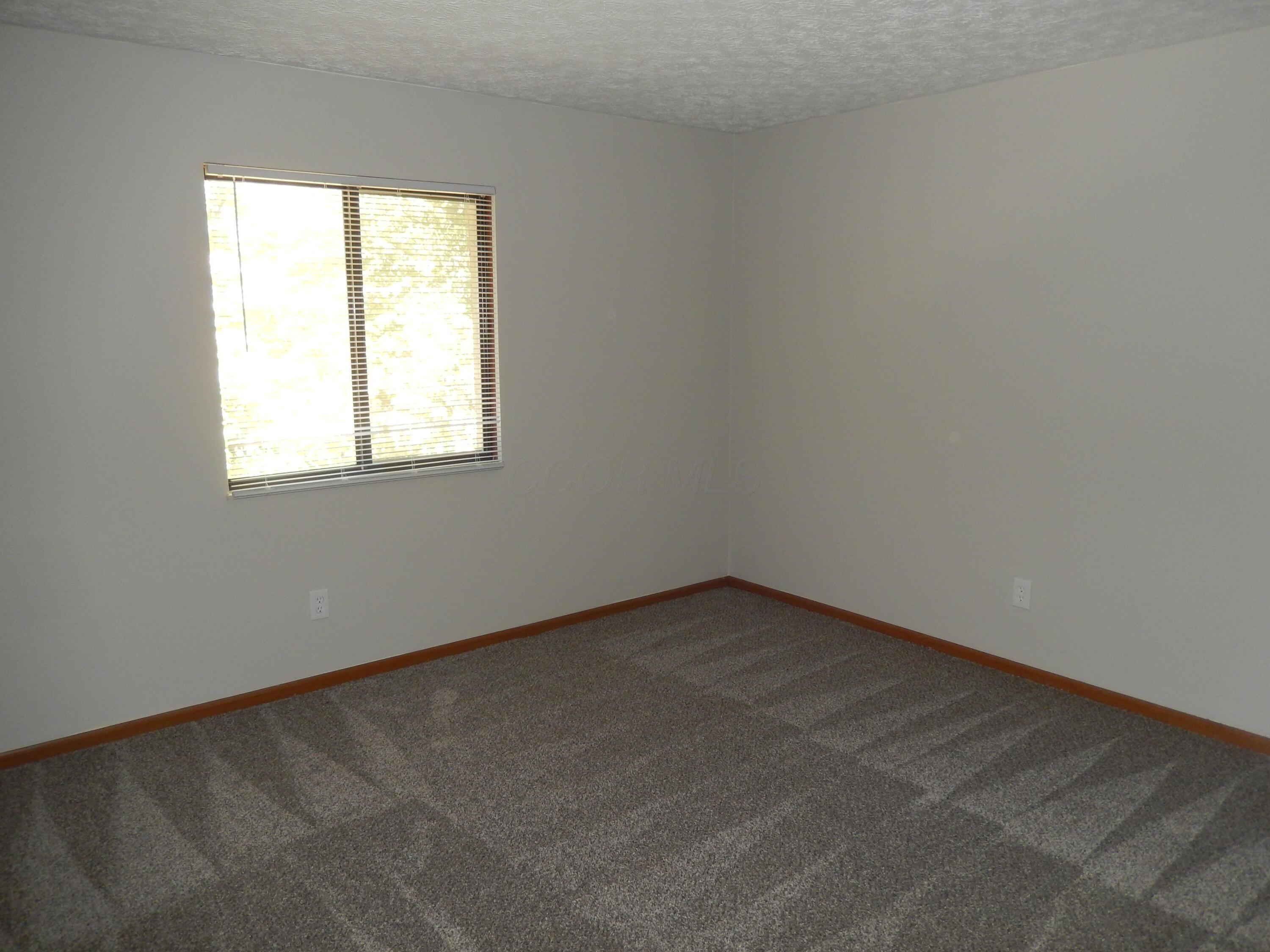 4117 Karl Road, Unit 302 Columbus, OH 43224 - Photo 16 of 33 Primary bedroom