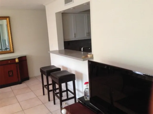 $3,050 | 1 Alhambra Circle, Unit 407, Coral Gables, FL 33134
