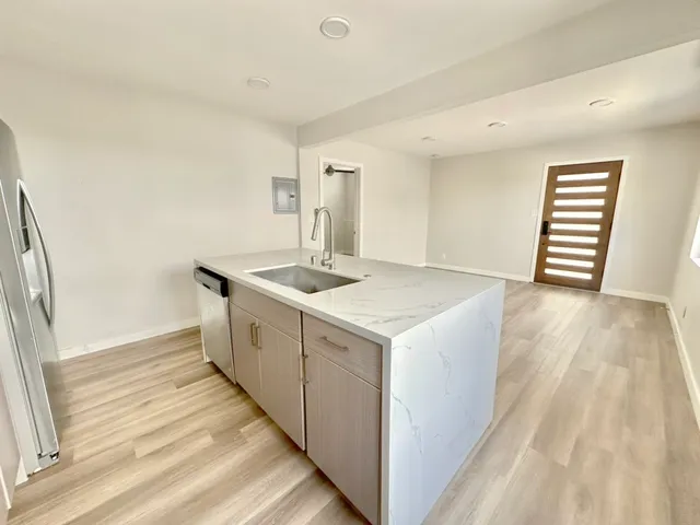 $3,900,000 | 825 Manhattan Avenue, Hermosa Beach, CA 90254