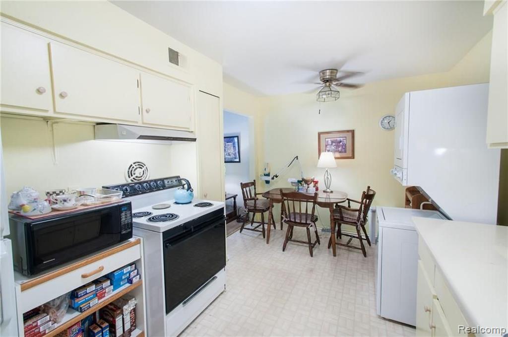 513 East University Drive, Unit 703 Rochester, MI 48307 - Photo 9 of 23