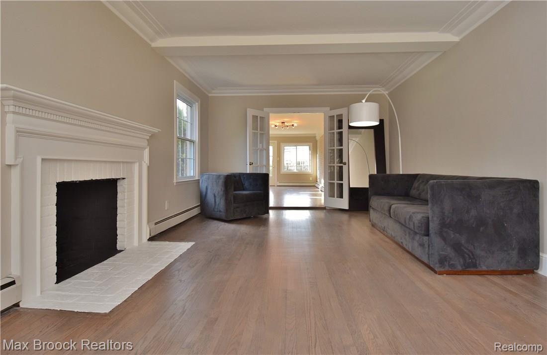1491 Oxford Road Grosse Pointe, MI 48236 - Photo 26 of 46 living room .JPG