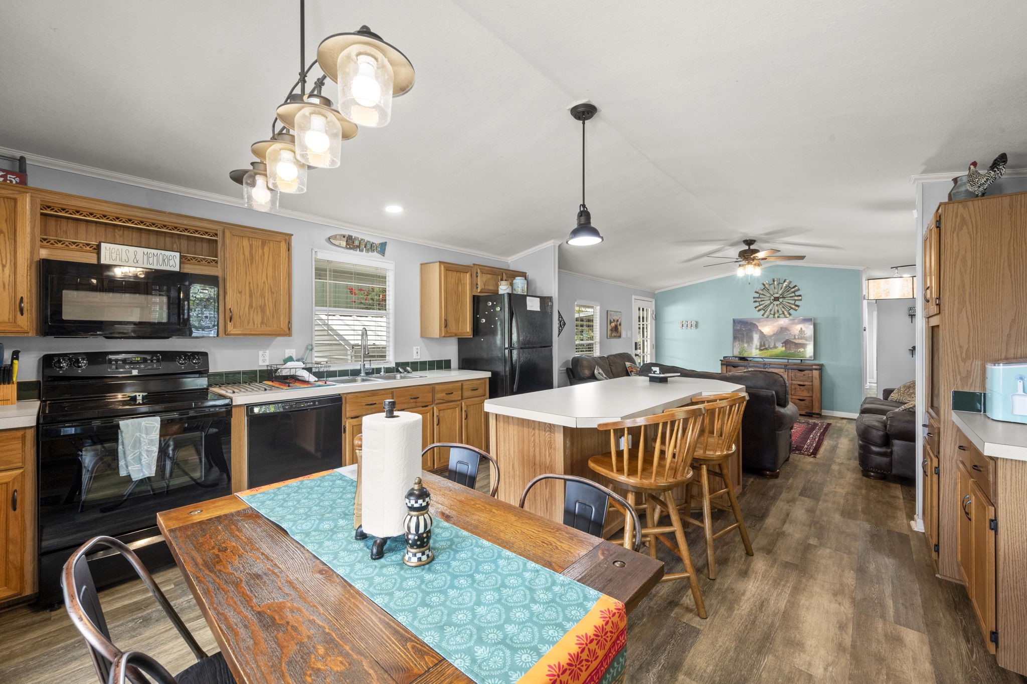 69 Key Largo Loop Point Blank, TX 77364 - Photo 17 of 31 Kitchen/dining