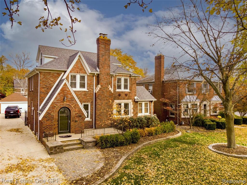 1210 Yorkshire Road Grosse Pointe Park, MI 48230 - Photo 1 of 37