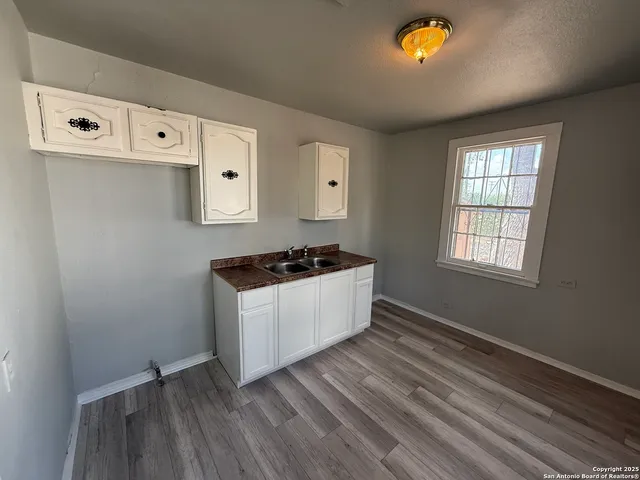 $950 | 3003 Venus Street, San Antonio, TX 78226