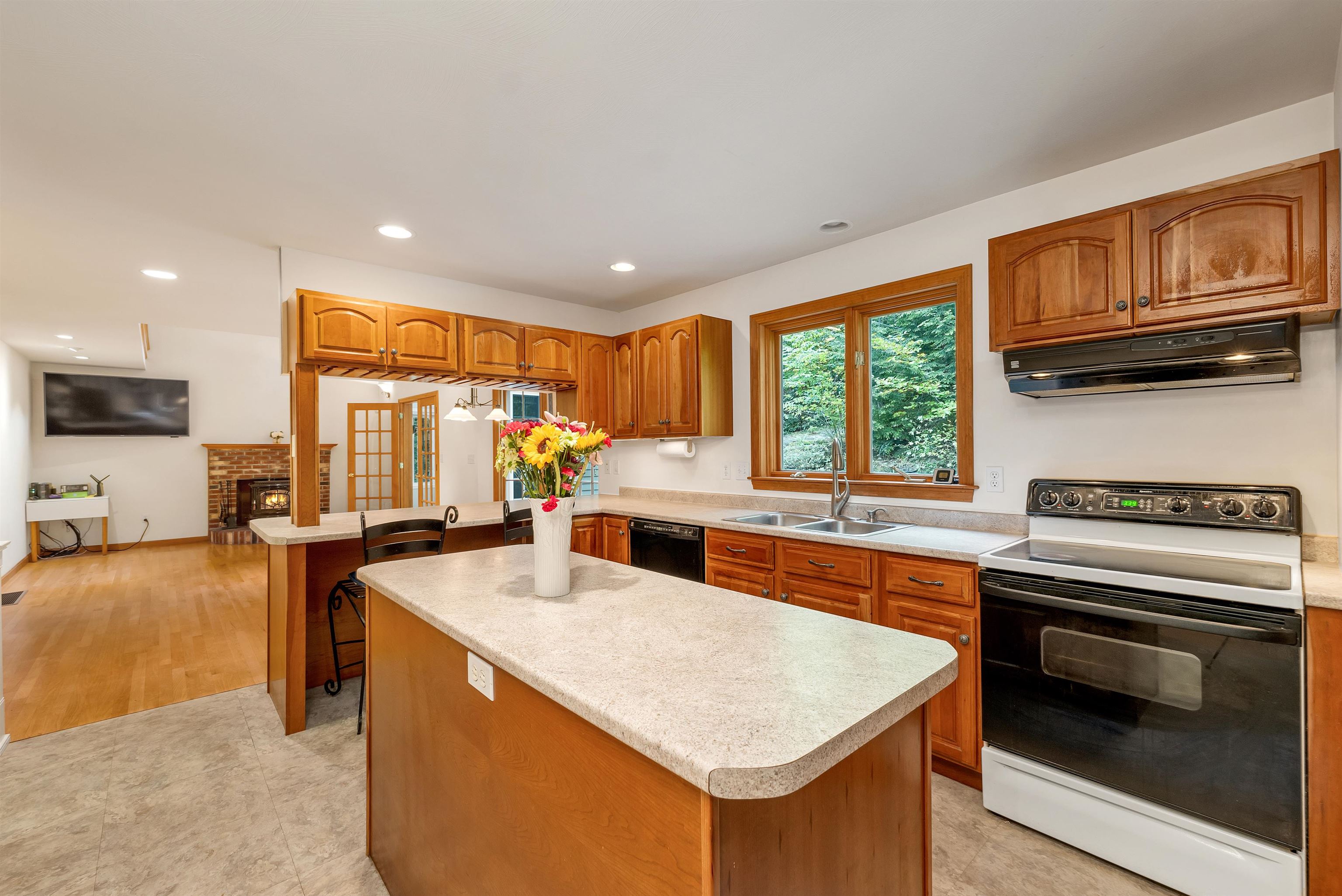 9 Wildwood Road Auburn, NH 03032 - Photo 7 of 40