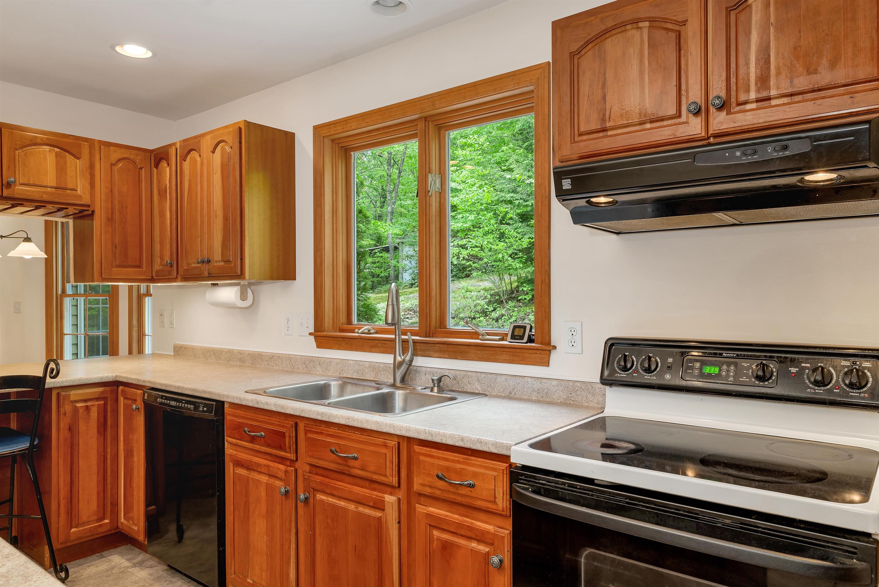 9 Wildwood Road Auburn, NH 03032 - Photo 8 of 40