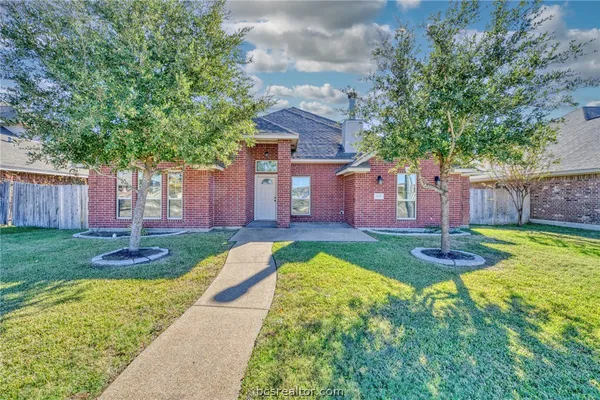 $2,300 | 1108 Eagle Avenue, College Station, TX 77845