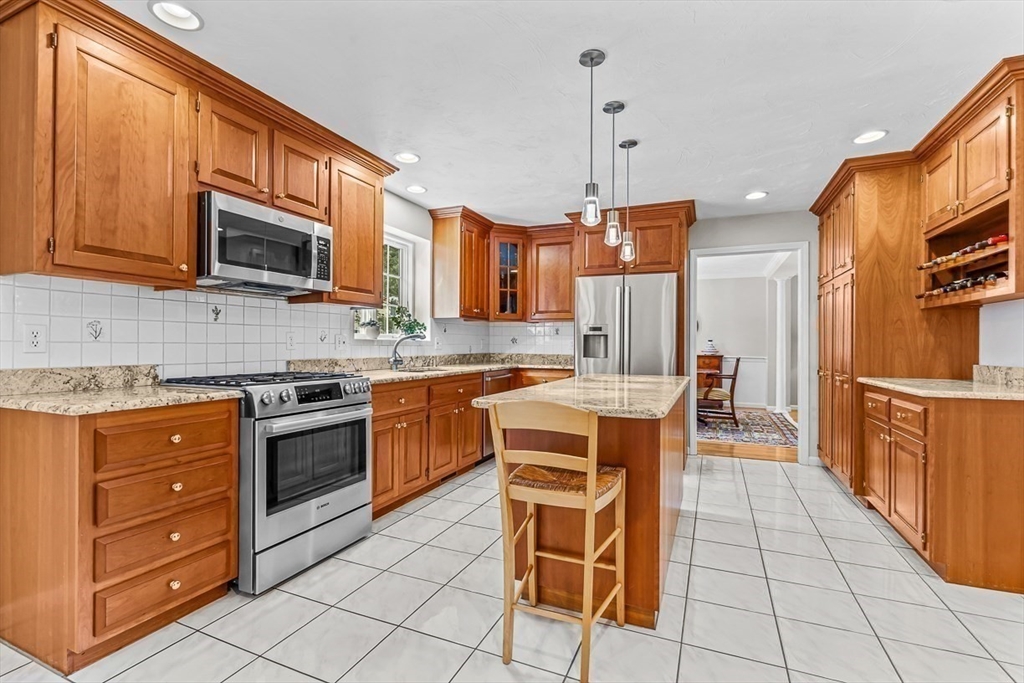 4 Hancock Lane Framingham, MA 01701 - Photo 5 of 17