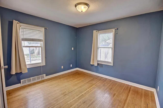 $240,000 | 1964 4th Street East, St. Paul, MN 55119