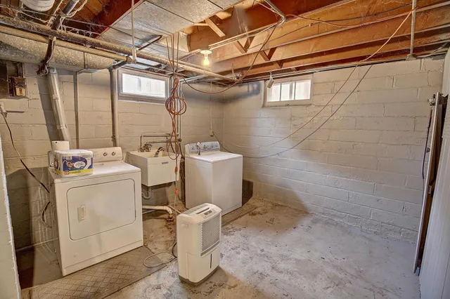 $240,000 | 1964 4th Street East, St. Paul, MN 55119