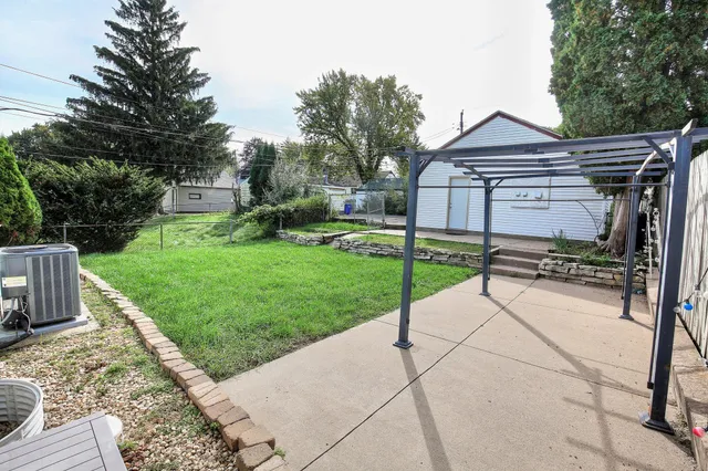 $240,000 | 1964 4th Street East, St. Paul, MN 55119