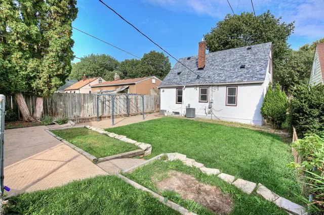 $240,000 | 1964 4th Street East, St. Paul, MN 55119