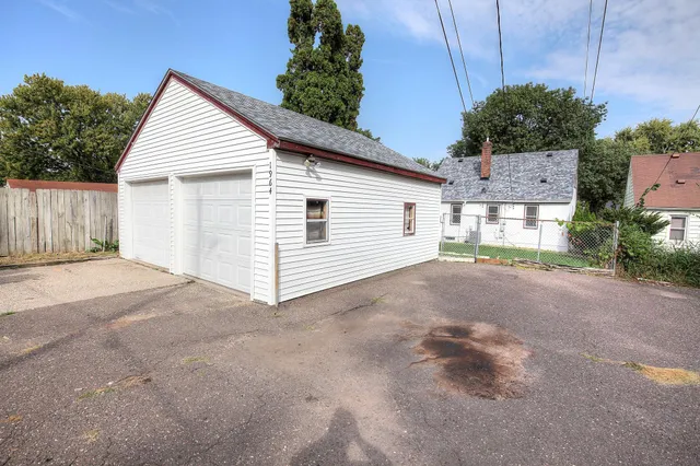 $240,000 | 1964 4th Street East, St. Paul, MN 55119