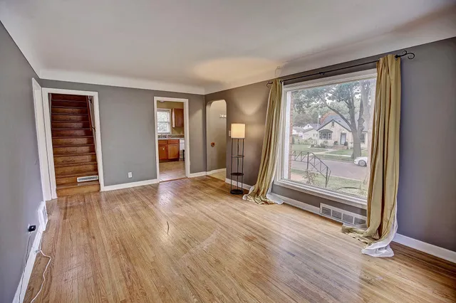 $240,000 | 1964 4th Street East, St. Paul, MN 55119