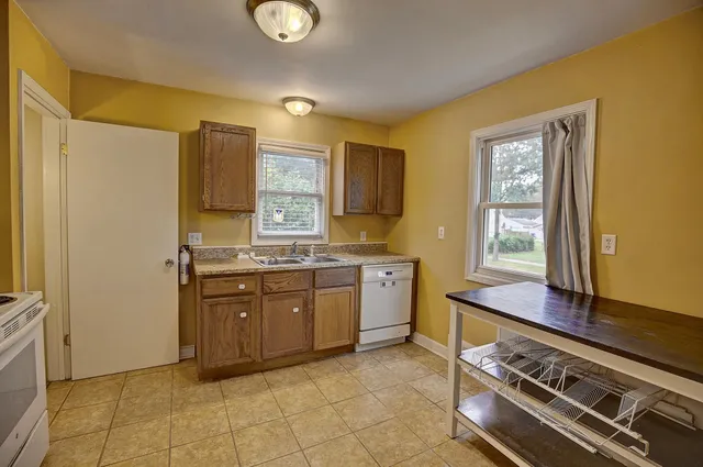 $240,000 | 1964 4th Street East, St. Paul, MN 55119