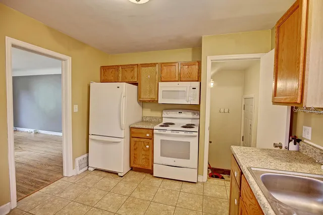 $240,000 | 1964 4th Street East, St. Paul, MN 55119