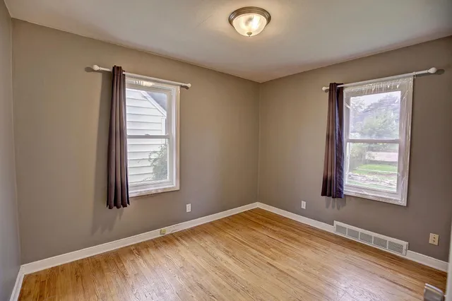 $240,000 | 1964 4th Street East, St. Paul, MN 55119