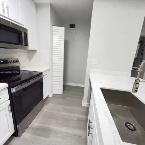 $2,600 | 18206 Mediterranean Boulevard, Unit 321, Hialeah, FL 33015