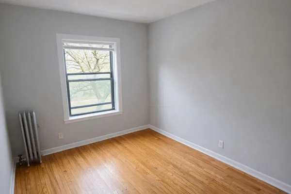 $1,200 | 2125 East 67th Street, Unit 2E, Chicago, IL 60649