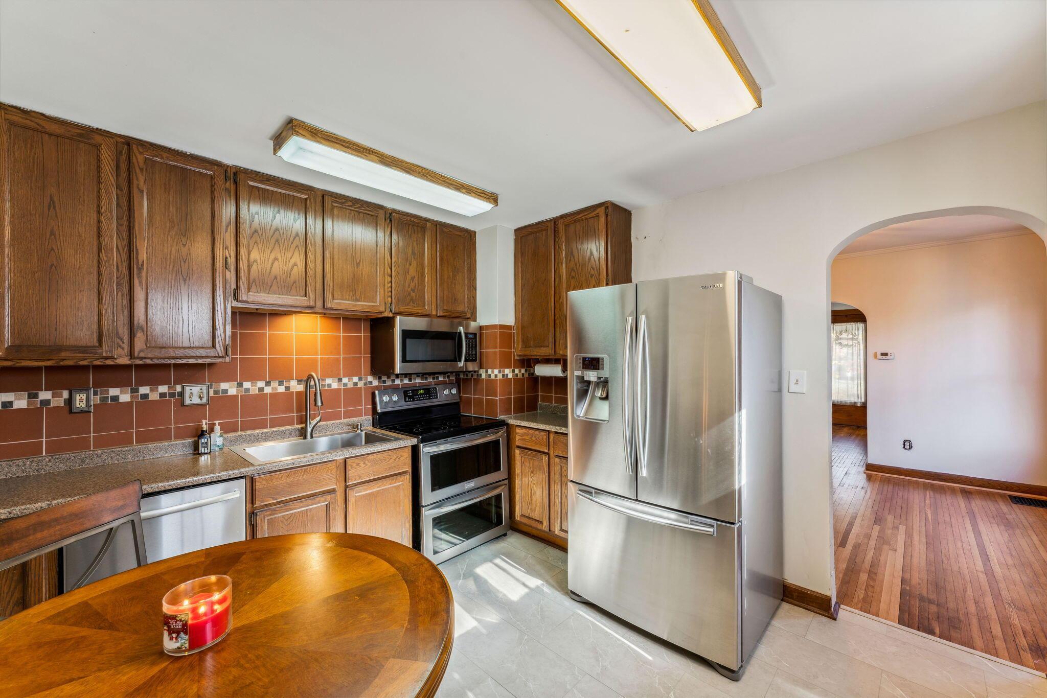 665 South Cassingham Road Columbus, OH 43209 - Photo 24 of 47 Kitchen