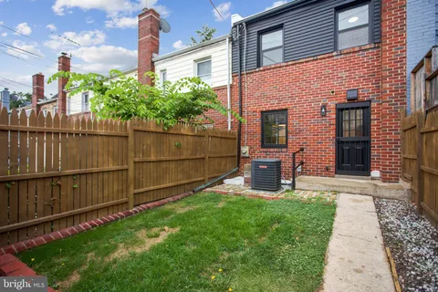 $3,000 | 323 34th Street Northeast, Washington, DC 20019
