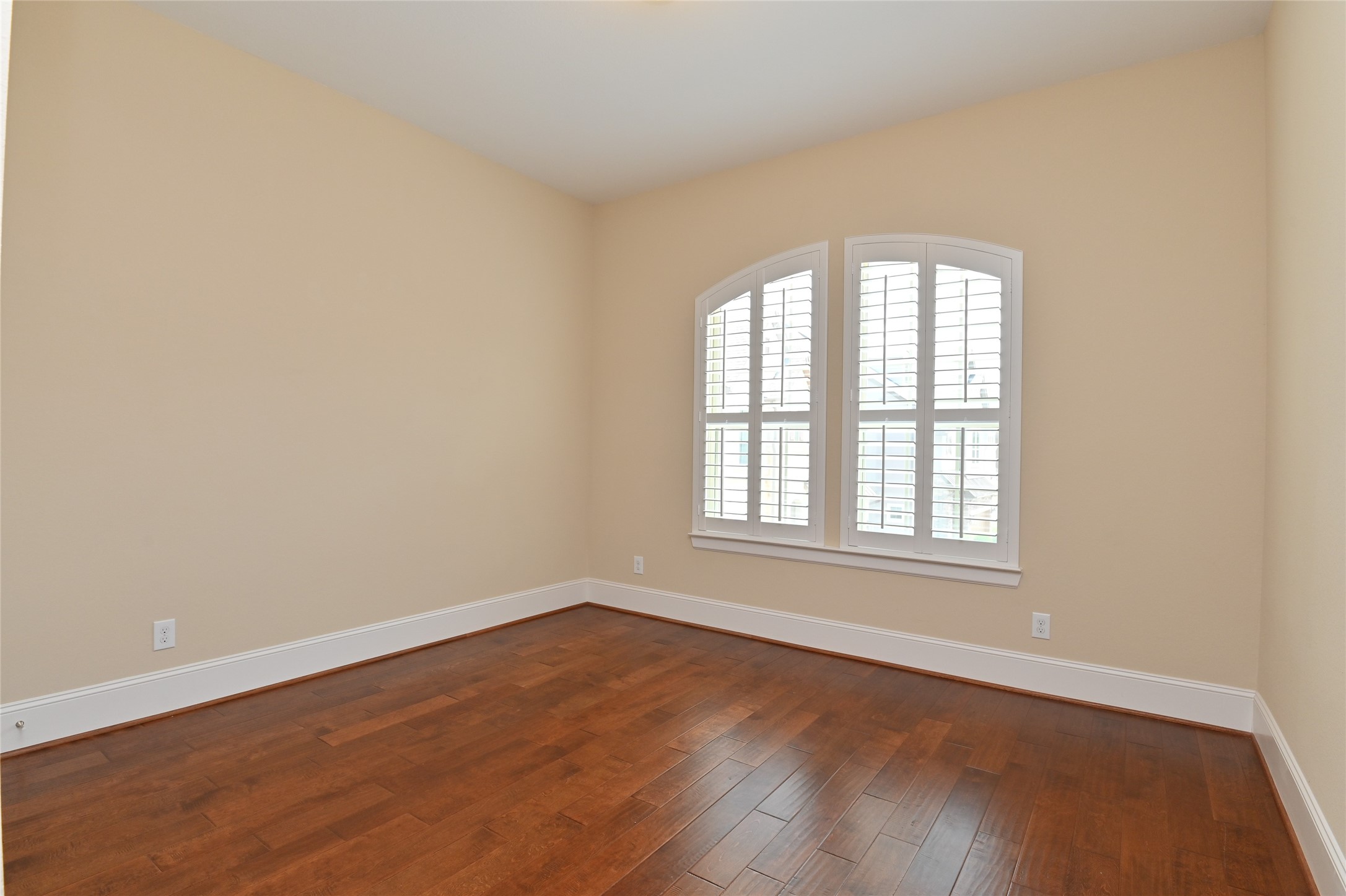 11906 McNabb Lane Houston, TX 77082 - Photo 16 of 45 an empty room with wooden floor and windows