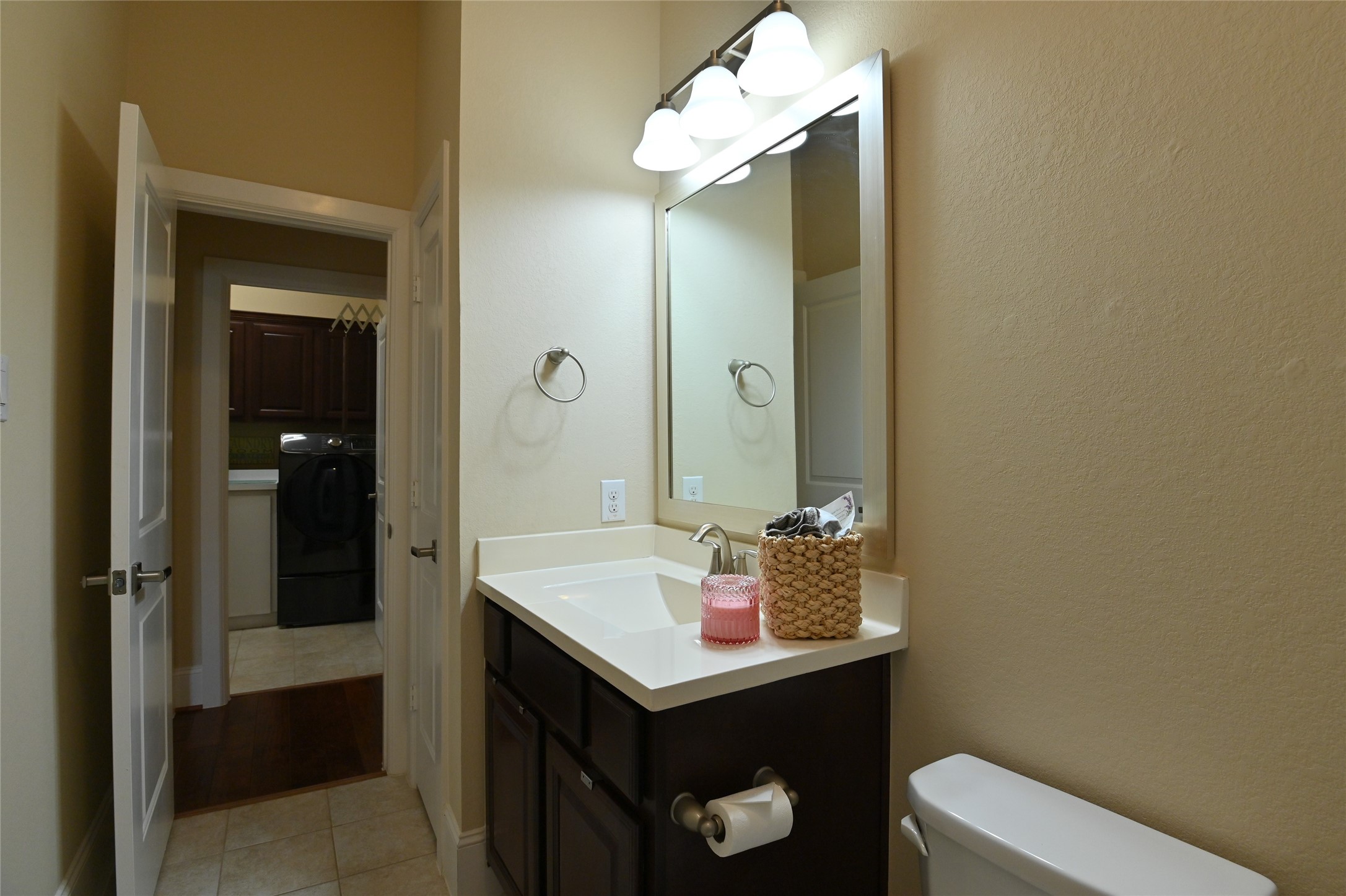 11906 McNabb Lane Houston, TX 77082 - Photo 18 of 45 a bathroom with a sink toilet and shower