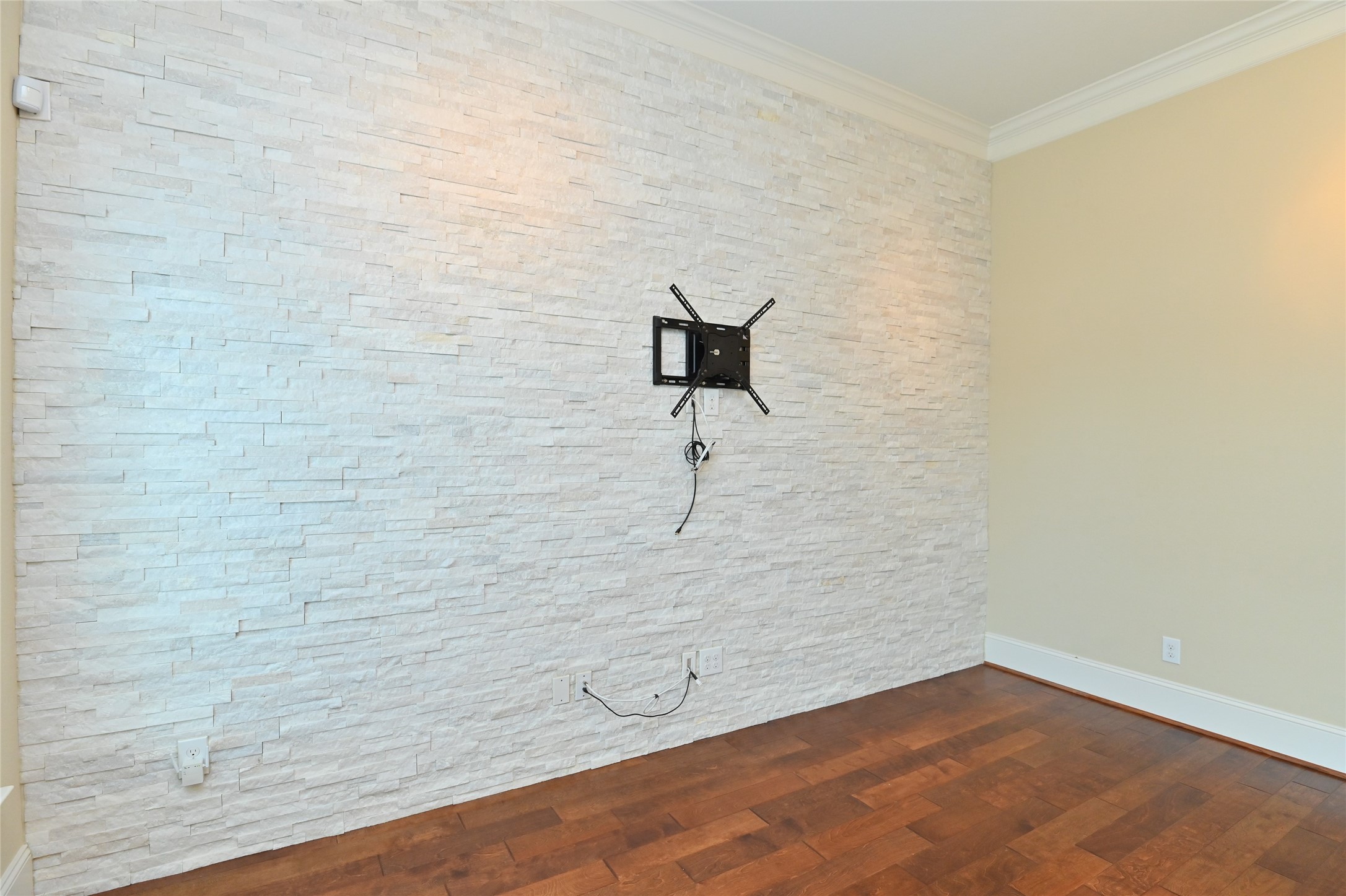 11906 McNabb Lane Houston, TX 77082 - Photo 40 of 45 a bathroom with a shower