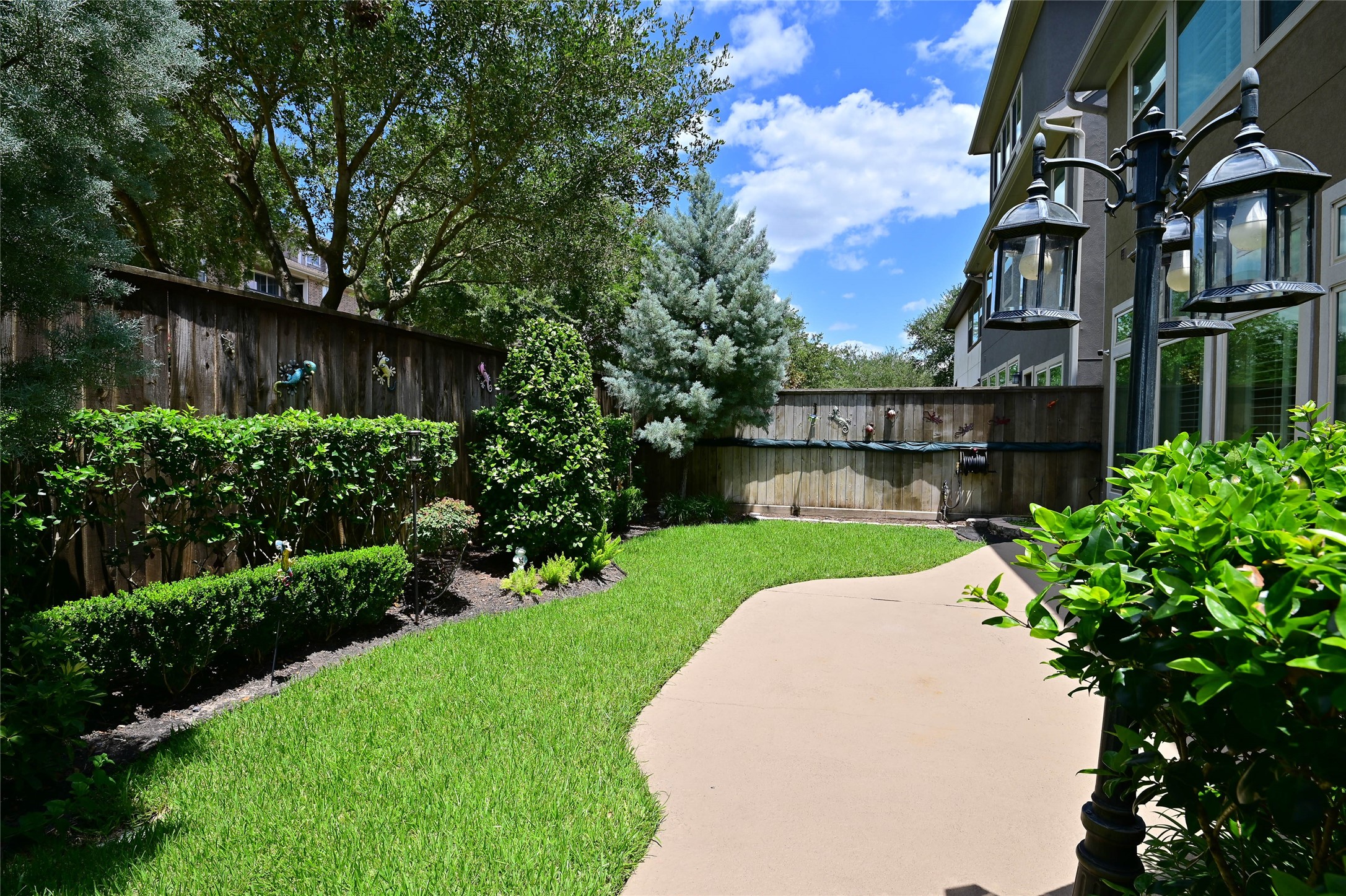 11906 McNabb Lane Houston, TX 77082 - Photo 44 of 45 a view of a yard in front of house