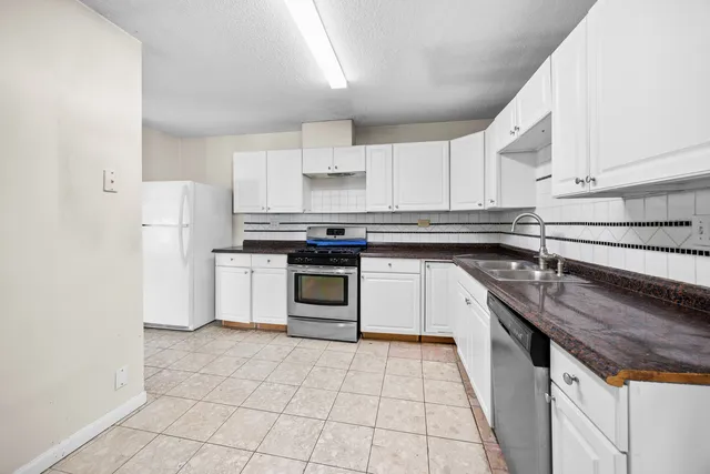 $300,000 | 1020 South Park Boulevard, Streamwood, IL 60107