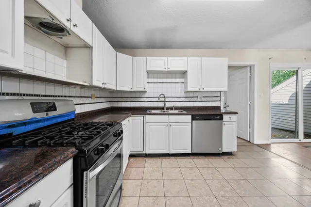 $300,000 | 1020 South Park Boulevard, Streamwood, IL 60107