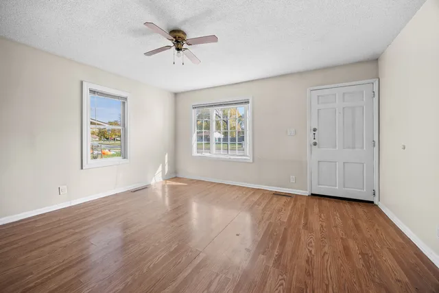 $300,000 | 1020 South Park Boulevard, Streamwood, IL 60107