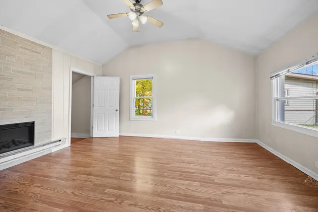 $300,000 | 1020 South Park Boulevard, Streamwood, IL 60107