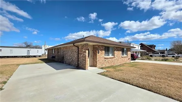 $1,600 | 117 Beta Street, Unit B, Belle Chasse, LA 70037