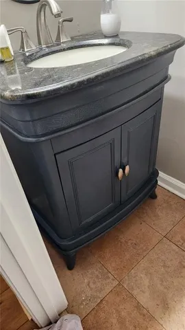 a close view of sink and tap