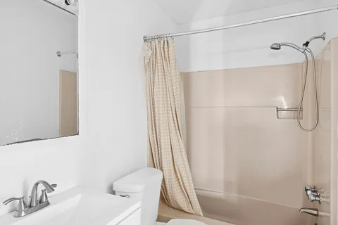 $1,400,000 | 17 West West Lake Drive, Montauk, NY 11954