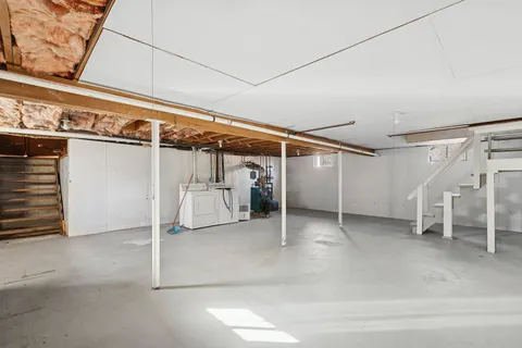 $1,400,000 | 17 West West Lake Drive, Montauk, NY 11954