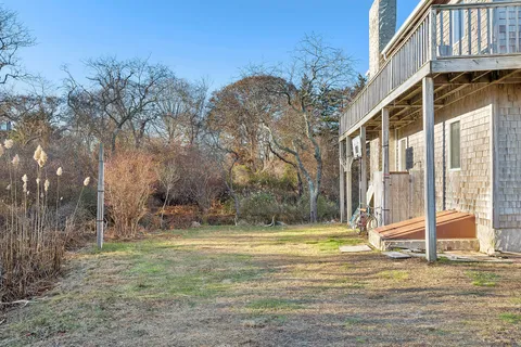 $1,400,000 | 17 West West Lake Drive, Montauk, NY 11954