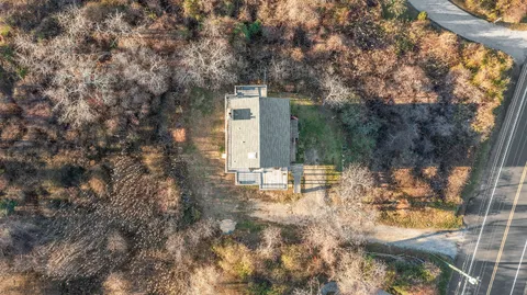 $1,400,000 | 17 West West Lake Drive, Montauk, NY 11954